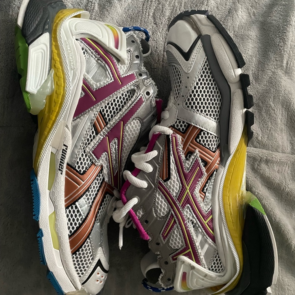 Come get theses off of me